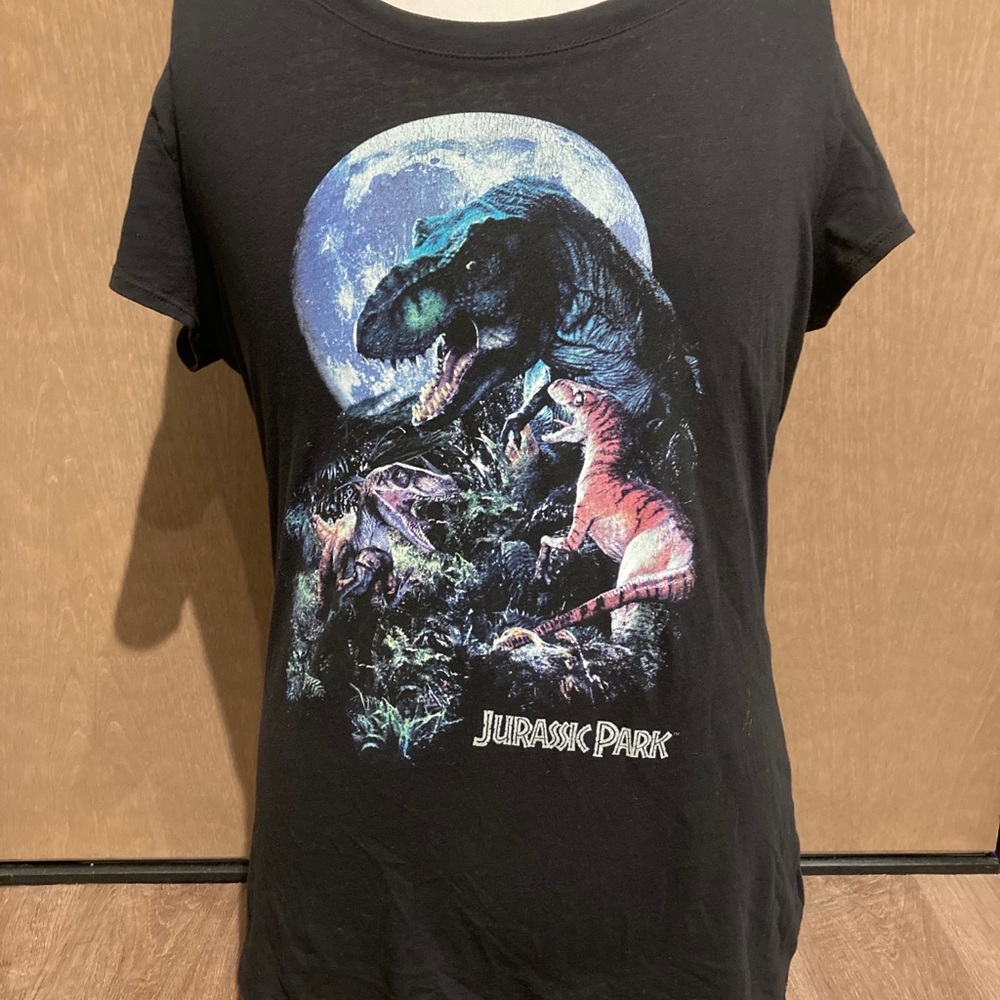 Jurassic Park Tee  fitted tee xl 15-17